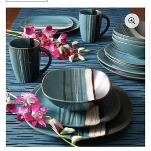 Better Holmes & Garden Bazaar 16 piece Dinnerware
